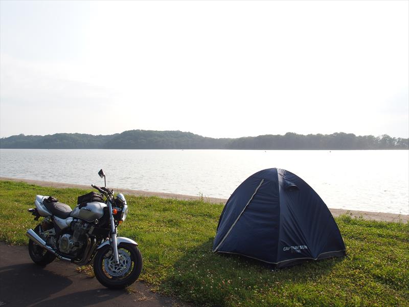 呼人浦キャンプ場とバイク
