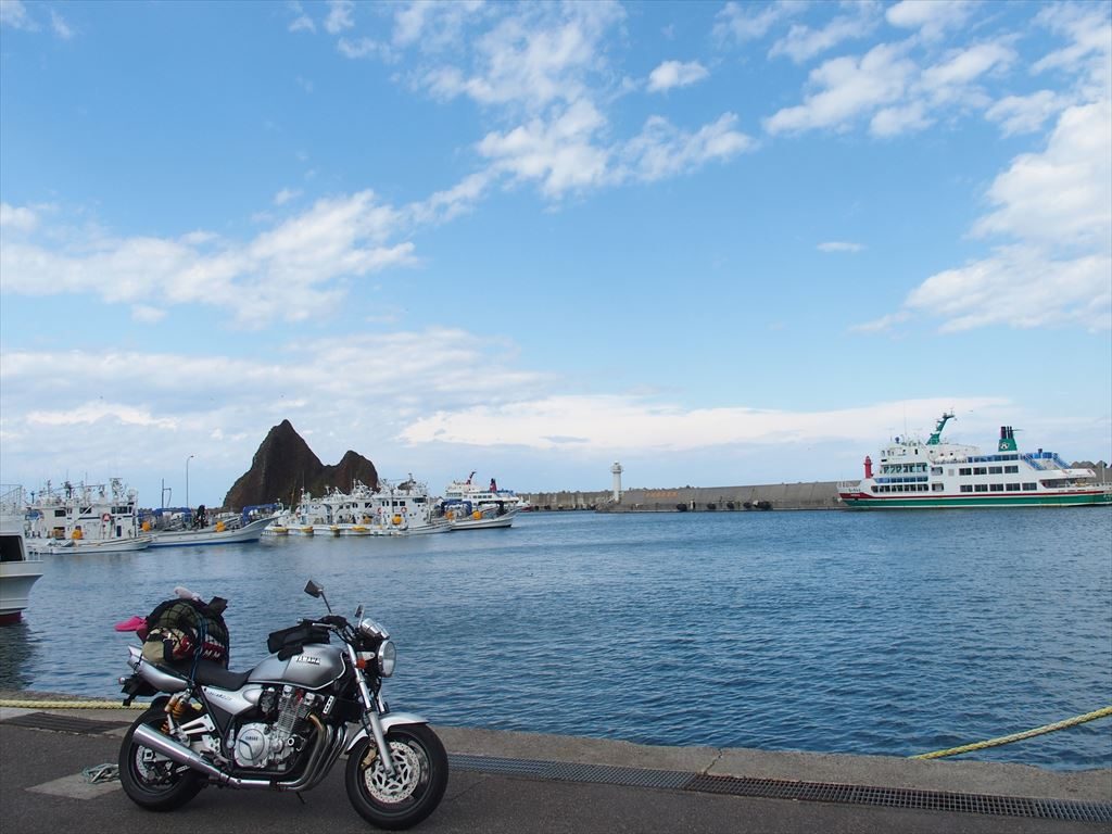 羅臼港（海）とバイク